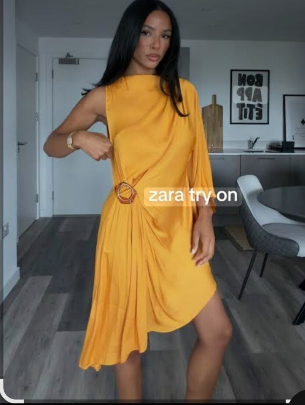 Elegant One-Shoulder Yellow Dress with Waist Ring - Picture 5 of 10